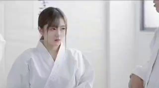 V888AV❤️微信約操96年36F巨乳白嫩美女,奶大逼緊😁一区二区三区